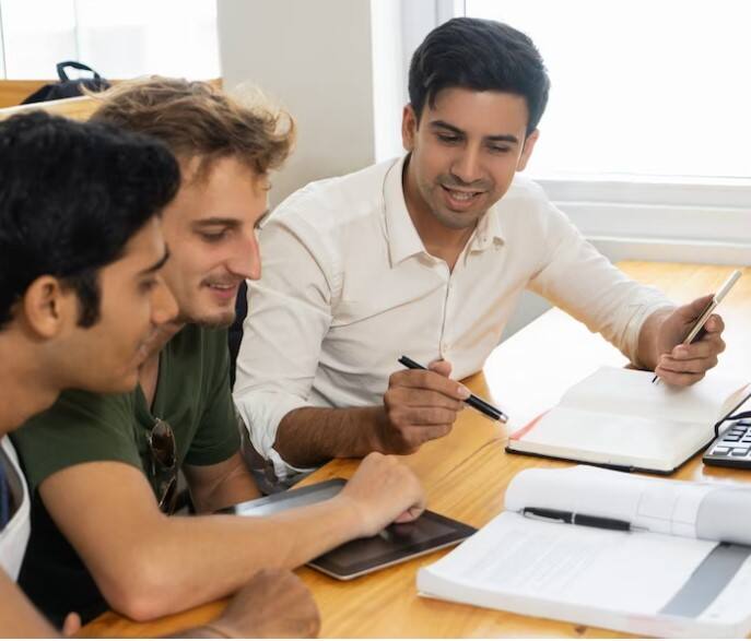 ਜੇਕਰ ਤੁਸੀਂ ਇੱਕ ਭਾਰਤੀ ਹੋ ਤੇ ਤੁਸੀਂ 12ਵੀਂ ਪਾਸ ਕੀਤੀ ਹੈ ਤਾਂ ਤੁਹਾਨੂੰ ਵਿਦੇਸ਼ ਵਿੱਚ ਪੜ੍ਹਨ ਲਈ ਕੁਝ ਟੈਸਟ ਪਾਸ ਕਰਨੇ ਪੈਣਗੇ। ਇਹ ਪ੍ਰੀਖਿਆਵਾਂ ਪਾਸ ਕਰਨ ਤੋਂ ਬਾਅਦ ਹੀ ਤੁਹਾਨੂੰ ਵਿਦੇਸ਼ਾਂ ਦੀਆਂ ਚੰਗੀਆਂ ਯੂਨੀਵਰਸਿਟੀਆਂ ਵਿੱਚ ਦਾਖਲਾ ਮਿਲ ਸਕਦਾ ਹੈ। ਇਨ੍ਹਾਂ ਟੈਸਟਾਂ ਦੀ ਗੱਲ ਕਰੀਏ ਤਾਂ ਇਹ GRE, GMAT, SAT, MCAT ਤੇ LSAT ਵਰਗੀਆਂ ਪ੍ਰੀਖਿਆਵਾਂ ਹਨ। ਇਨ੍ਹਾਂ ਨੂੰ ਪਾਸ ਕਰਨ ਤੇ ਇਨ੍ਹਾਂ ਵਿੱਚ ਚੰਗੇ ਅੰਕ ਪ੍ਰਾਪਤ ਕਰਨ ਤੋਂ ਬਾਅਦ, ਤੁਸੀਂ ਆਸਾਨੀ ਨਾਲ ਵਿਦੇਸ਼ੀ ਯੂਨੀਵਰਸਿਟੀਆਂ ਵਿੱਚ ਦਾਖਲਾ ਲੈ ਸਕਦੇ ਹੋ।