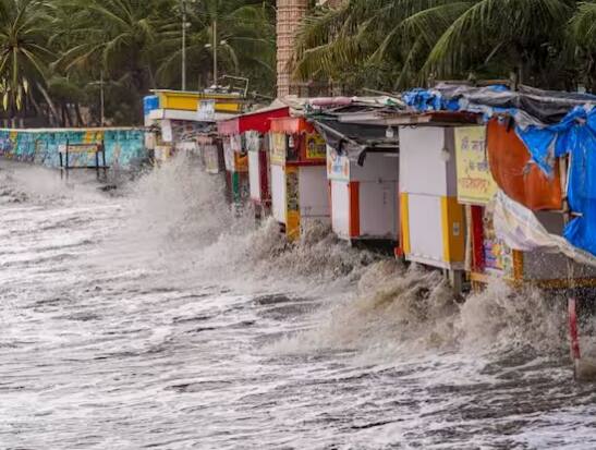 ਆਈਐਮਡੀ ਦੇ ਡੀਜੀ ਮ੍ਰਿਤੁੰਜੇ ਮੋਹਪਾਤਰਾ ਨੇ ਕਿਹਾ ਕਿ ਉੱਤਰ-ਪੂਰਬੀ ਪਾਸੇ ਵੱਲ ਵੱਧ ਰਿਹਾ ਹੈ, ਹੁਣ ਜੋ ਹਵਾਵਾਂ ਚੱਲ ਰਹੀਆਂ ਹਨ, ਉਨ੍ਹਾਂ ਦੀ ਰਫ਼ਤਾਰ 120 ਤੋਂ 130 ਕਿਲੋਮੀਟਰ ਪ੍ਰਤੀ ਘੰਟੇ ਦੇ ਵਿਚਕਾਰ ਹੈ। ਉਨ੍ਹਾਂ ਕਿਹਾ ਕਿ ਲੈਂਡਫਾਲ ਦੇ ਸਮੇਂ ਹਵਾ ਦੀ ਰਫਤਾਰ 115 ਤੋਂ 135 ਕਿਲੋਮੀਟਰ ਪ੍ਰਤੀ ਘੰਟਾ ਹੋਵੇਗੀ।