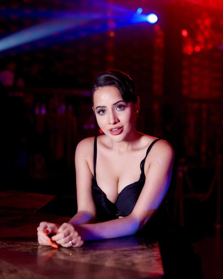 दरअसल हम बात कर रहे हैं बॉलीवुड एक्टर शाहिद कपूर की. जिनसे उर्फी जावेद कभी बहुत प्यार करते थीं. इस बात का खुलासा खुद उर्फी ने ही अपने इंस्टाग्राम अकाउंट की स्टोरी पर किया था.