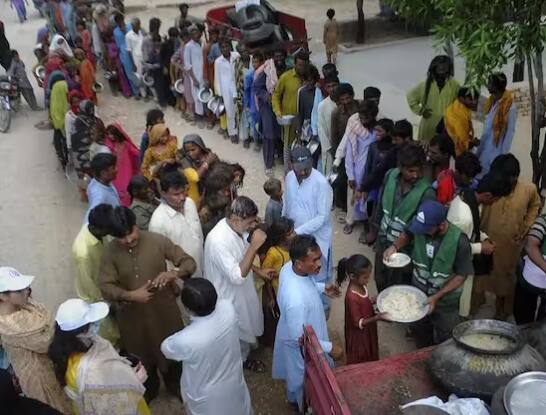 ਦੀਵਾਲੀਆ ਹੋਣ ਦੀ ਕਗਾਰ 'ਤੇ ਖੜ੍ਹੇ ਪਾਕਿਸਤਾਨ ਦੀਆਂ ਮੁਸ਼ਕਲਾਂ ਦਾ ਕੋਈ ਅੰਤ ਨਹੀਂ ਹੈ। ਇੱਕ ਮੁਸ਼ਕਿਲ ਖ਼ਤਮ ਨਹੀਂ ਹੁੰਦੀ ਕਿ ਦੂਜੀ ਨਾਲ ਹੀ ਸ਼ੁਰੂ ਹੋ ਜਾਂਦੀ ਹੈ।