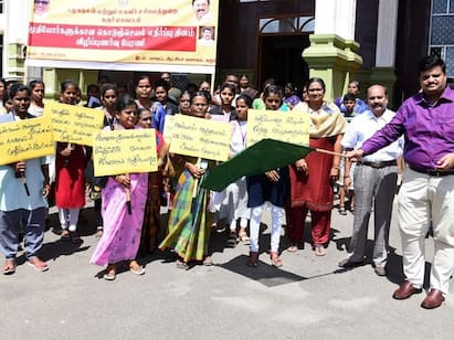 Awareness held on the occasion of Anti-Elderly Abuse Day in karur TNN முதியோர்களுக்கு எதிரான கொடுஞ்செயல் எதிர்ப்பு தினம் - கரூரில் விழிப்புணர்வு பேரணி