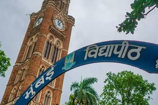 Mumbai University Question mark on  University decision to allow online examination for students residing abroad Mumbai University:  परदेशात वास्तव्यास असलेल्या विद्यार्थिनीला ऑनलाईन परीक्षा देण्याची मुभा, मुंबई विद्यापीठाच्या निर्णयावर प्रश्नचिन्ह