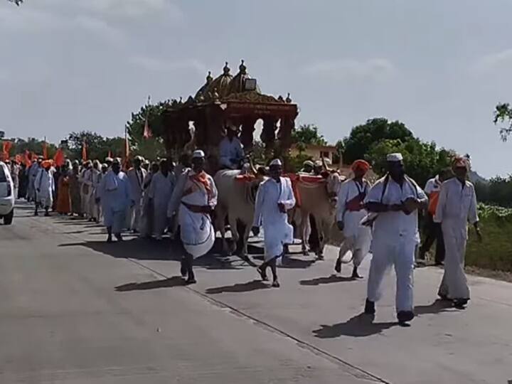 Ashadhi Wari 2023 Sant Eknatha Maharaj Palkhi today staying in Shirur taluk of Beed Ashadhi Wari 2023: संत एकनाथांची पालखी आज बीडच्या शिरूर तालुक्यात मुक्कामी; तोफा वाजवून दिंडीचे स्वागत