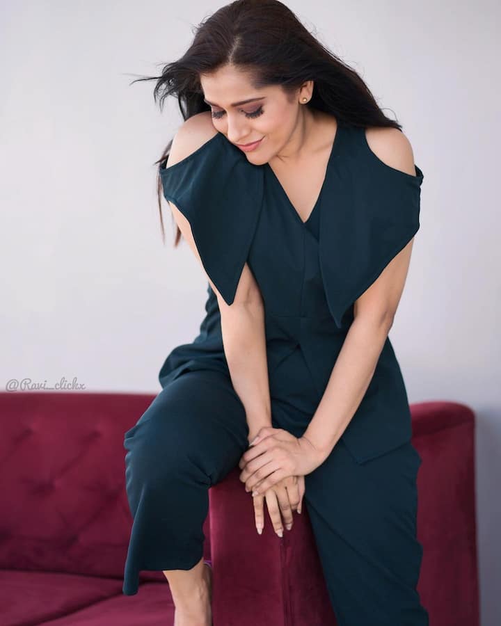 యాంకర్ రష్మీ లేటెస్ట్ ఫోటోలను ఇక్కడ చూడండి.