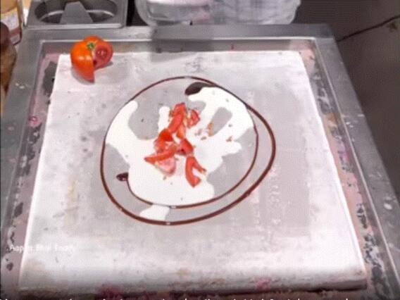 Street Vendor Prepares Tomato Ice-Cream, Internet Is In Disbelief Street Vendor Prepares Tomato Ice-Cream, Internet Is In Disbelief