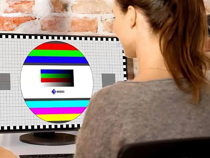 डिस्प्ले: सेकंड हैंड मैकबुक लेते वक़्त इसका डिस्प्ले टेस्ट जरूर करें. इससे आपको डिस्प्ले के बारे में पता लगेगा कि ये सही है या नहीं. अगर कोई परेशानी होगी तो आपको टेस्ट में पता लग जाएगा. टेस्ट करने के लिए https://www.eizo.be/monitor-test/ पर जाएं. टेस्ट से आपको डेड पिक्सल, स्क्रीन रिस्पॉन्स टाइम और व्यूइंग एंगल जैसे चीजों के बारे में पता लगेगा.