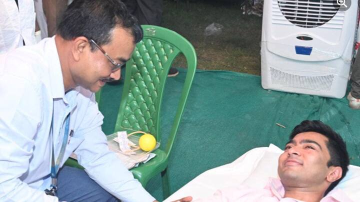 একদিকে যখন দক্ষিণ ২৪ পরগনার জয়নগরের রক্তদান শিবিরে তৃণমূল সাংসদের রক্তদান চলছে, তখন দক্ষিণ ২৪ পরগনারই ক্যানিংয়ে মনোনয়ন ঘিরে ঝরল রক্ত।