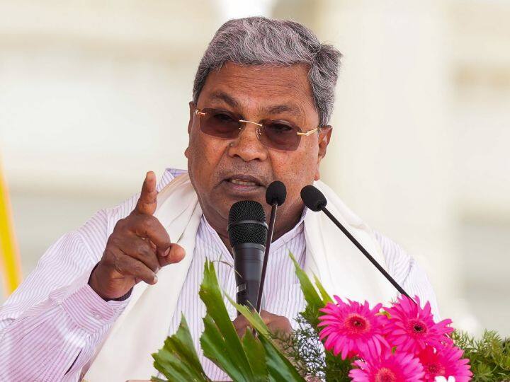 Constitution Preamble: कर्नाटक में स्कूल और कॉलजों में संविधान की प्रस्तावना पढ़ाना अनिवार्य, सिद्धारमैया कैबिनेट का फैसला Karnataka Siddaramaiah Cabinet Make Mandatory Constitution Preamble In School College Government Constitution Preamble: कर्नाटक में स्कूल और कॉलजों में संविधान की प्रस्तावना पढ़ाना अनिवार्य, सिद्धारमैया कैबिनेट का फैसला