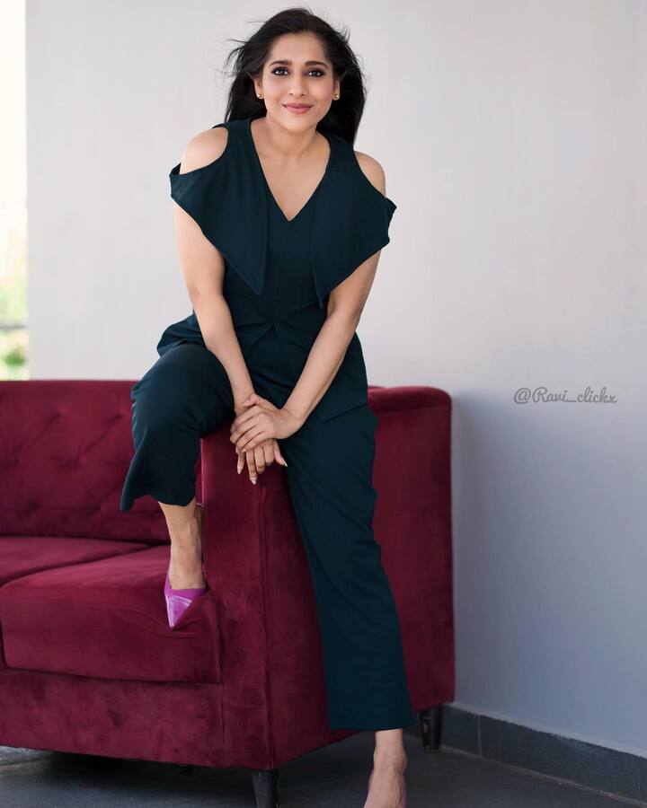 ప్రస్తుతం సుడిగాలి సుదీర్ తో కలిసి ఓ సినిమా చేస్తున్నట్లు తెలుస్తోంది.