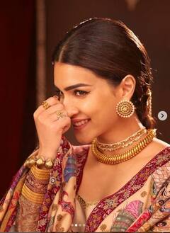Kriti Sanon: ਕ੍ਰਿਤੀ ਸੈਨਨ ਨੇ ਅਨਾਰਕਲੀ ਸੂਟ 'ਚ ਵਧਾ ਦਿੱਤੀ ਦਿਲਾਂ ਦੀ ਧੜਕਣ, ਤਸਵੀਰਾਂ ਦੇਖ ਕੇ ਫੈਨਜ਼ ਹੋਏ ਦੀਵਾਨੇ