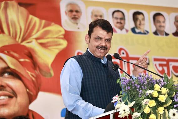Devendra Fadnavis: एका जाहिरातीमुळे काही होईल इतकं हे सरकार तकलादू नाही, शिवसेनेच्या वादग्रस्त जाहिरातीनंतर देवेंद्र फडणवीसांचं मोठं वक्तव्य Devendra Fadnavis: एका जाहिरातीमुळे काही होईल इतकं हे सरकार तकलादू नाही, शिवसेनेच्या वादग्रस्त जाहिरातीनंतर देवेंद्र फडणवीसांचं मोठं वक्तव्य