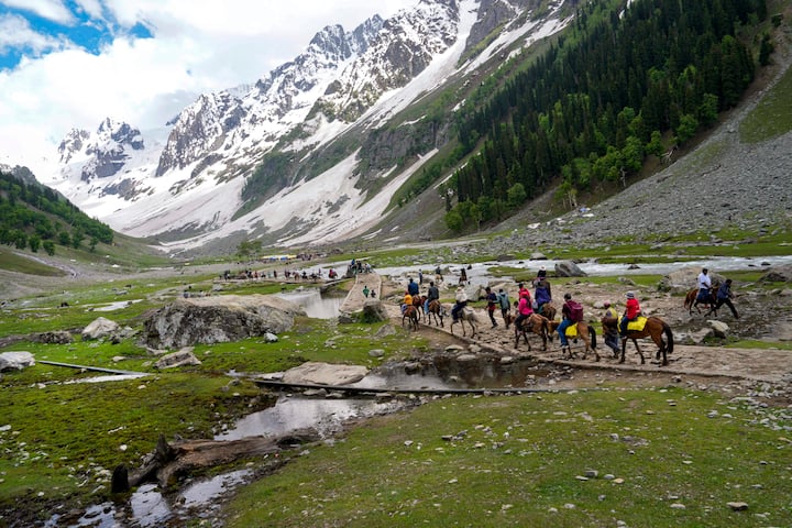 Kashmir Tourism: দেশ-বিদেশের পর্যটকদের কাছে বরাবরই পছন্দের তালিকায় প্রথম দিকের নাম কাশ্মীর