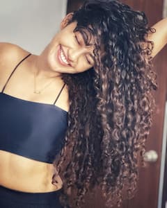 Anupama parameswaran: 'ஏய் சுழலி அழகி விலகி..’ நடிகை அனுபமாவின் க்யூட் செல்ஃபீஸ்!