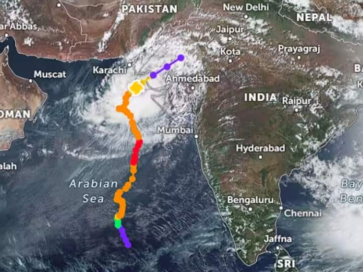 Cyclone Biparjoy live location tracker know when will it hit in india Cyclone Biparjoy: बिपरजॉय भारताच्या अगदी जवळ पोहोचला; नकाशावर पाहा वादळाचे लाईव्ह लोकेशन