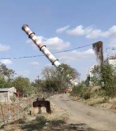 Solapur Chimney Demolish : सोलापूरची विमानसेवेला अडथळा ठरणारी चिमणी जमीनदोस्त!