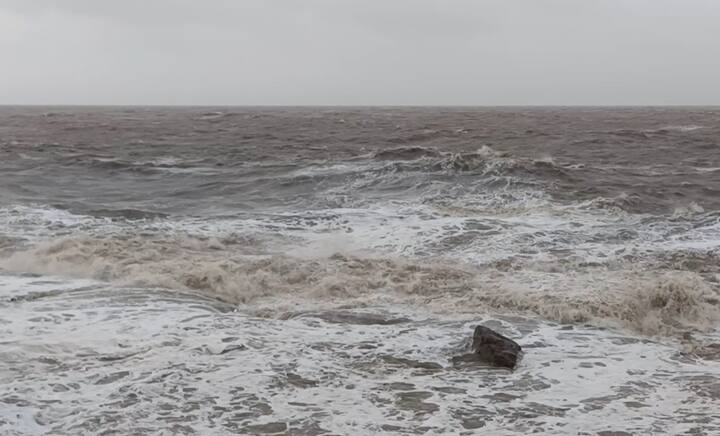 Cyclone Biparjoy : અમરેલીના જાફરાબાદના દરિયામાં ઉછળ્યા ઉંચા મોજા, 29 ગામોને કરાયા એલર્ટ