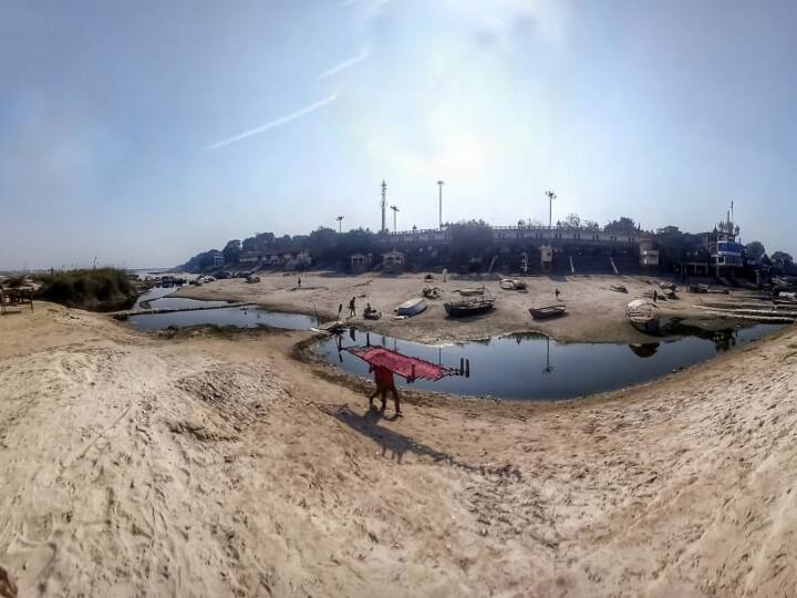 Kanpur: Ganga started drying up in the scorching heat, 200 meters away from the ghats, scientists also expressed concern