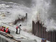 Cyclone Biparjoy Photo: गुजरात में बिपरजॉय चक्रवात की दस्तक, कितनी तेज चल रही हैं हवाएं? मौसम विभाग ने बताया