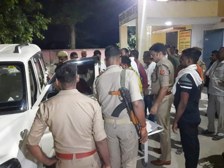 Chandauli Firing: चंदौली में पान दुकानदार को बकाया मांगने पर बदमाश ने मारी गोली, फायरिंग से बाजार में गिरे दुकानों के शटर