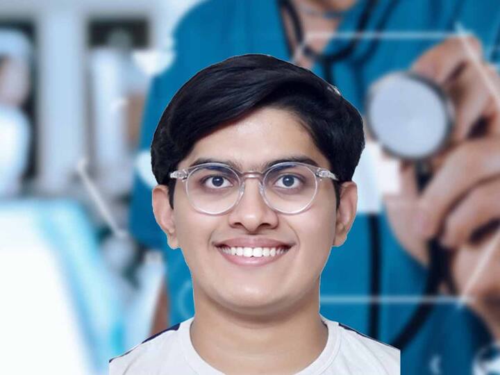 NEET UG Result 2023  Ashish Bharadia of Nashik stands first among the disabled in the NEET examination NEET UG Result 2023: कौतुकास्पद! नीट परीक्षेत नाशिकचा आशिष भराडीया दिव्यांगांमध्ये प्रथम