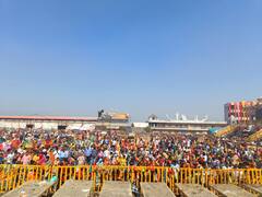 पंडित प्रदीप मिश्रा के आश्रम में बना मतदान जैसा माहौल! इस काम के बाद उंगली पर लगाई जा रही स्याही