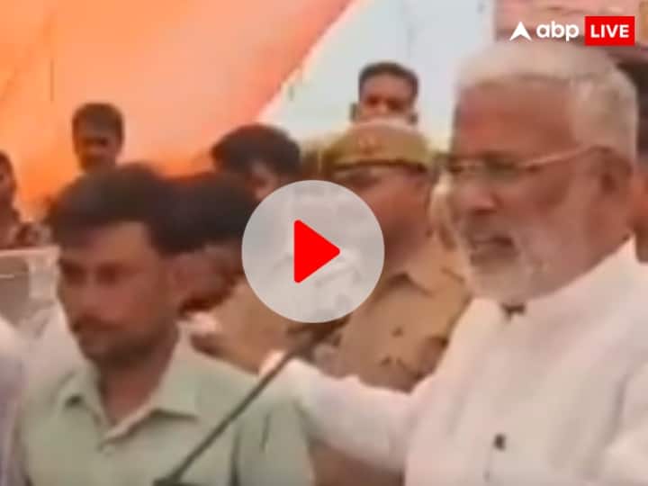 UP Minister Swatantra Dev Singh Viral Video on introducing Pradhan Woman Comments at Lakhimpur Kheri UP News: योगी के मंत्री स्वतंत्र देव सिंह के सामने महिला ने प्रधान को कहा 'लुच्चा', वीडियो वायरल