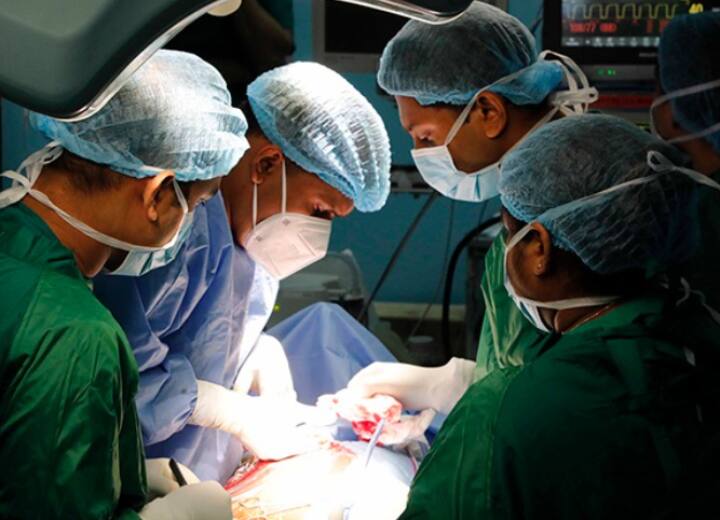 World Record: श्रीलंकाई डॉक्टरों ने रचा इतिहास, दुनिया में गुर्दे की सबसे बड़ी पथरी निकाल बनाया रिकॉर्ड Sri Lankan Army Doctors Remove World Largest Kidney Stone Set World Record World Record: श्रीलंकाई डॉक्टरों ने रचा इतिहास, दुनिया में गुर्दे की सबसे बड़ी पथरी निकाल बनाया रिकॉर्ड