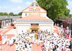 Ashadhi Wari 2023 : संत सोपानकाका पालखी प्रस्थानावेळी भर उन्हात सुप्रिया सुळेंनी घातली फुगडी, पाहा फोटो...