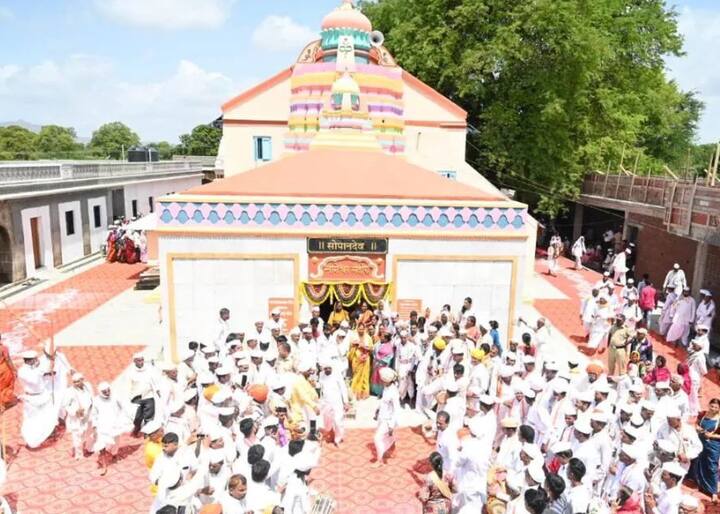 संत ज्ञानेश्वर महाराजांचे धाकटे बंधू श्री संत सोपानकाका महाराजांचा पालखीचे आज प्रस्थान झाले.