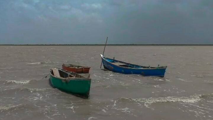 Biparjoy Cyclone:আরব সাগরে তৈরি হওয়া এই ঘূর্ণিঝড় যে গুজরাত উপকূলে ধ্বংসলীলা চালাবে সেই প্রসঙ্গে আগেই সতর্ক করেছিল আবহাওয়া দফতর।