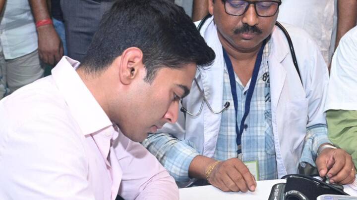 ফেসবুকে লেখেন, 'এই মহৎ কার্যের শরিক হতে পেরে আজ নিজেকে কৃতার্থ মনে করছি।'