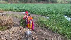 Kolhapur : पंचगंगा नदीमधील जलपर्णी काढत नवदाम्पत्याने केली नवजीवनाची सुरुवात