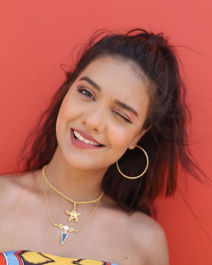 She also tied her hair in a half pony tail.(Image Source: Instagram/Divya Agarwal)