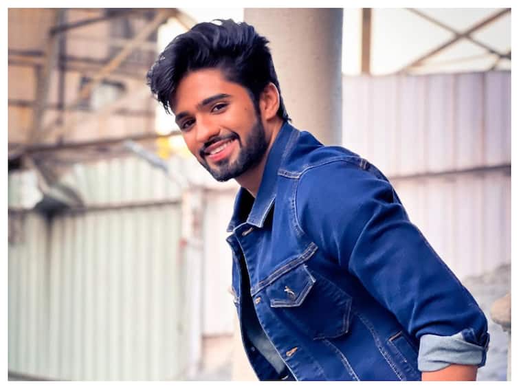 Bigg Boss OTT Fame Zeeshan Khan Opens Up About Casting Couch, Offers To Become Stripper, Reveals Fashion Designer Tried To Kiss Him Bigg Boss OTT Fame Zeeshan Khan Opens Up About Casting Couch: 'He Asked Me To Drop My Pants...'