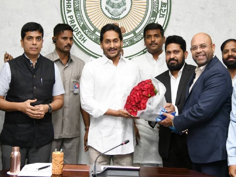 CM Jagan inaugurates 100 Jio towers in various places in hyderabad CM Jagan: ఒకేసారి వంద జియో టవర్స్ ను ప్రారంభించిన సీఎం జగన్