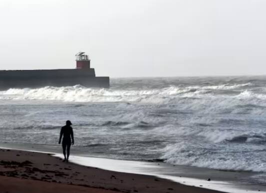 ਡੀਜੀ ਮ੍ਰਿਤੁੰਜੇ ਮੋਹਪਾਤਰਾ ਨੇ ਲੋਕਾਂ ਨੂੰ ਚੇਤਾਵਨੀ ਦਿੱਤੀ ਕਿ ਕਿਸੇ ਨੂੰ ਵੀ ਬਾਹਰ ਨਹੀਂ ਘੁੰਮਣਾ ਚਾਹੀਦਾ। ਉਨ੍ਹਾਂ ਕਿਹਾ ਕਿ 16 ਜੂਨ ਦੀ ਸਵੇਰ ਤੱਕ ਕਿਸੇ ਨੂੰ ਵੀ ਸਮੁੰਦਰ ਵੱਲ ਨਹੀਂ ਜਾਣਾ ਚਾਹੀਦਾ। ਮੋਹਾਪਾਤਰਾ ਨੇ ਕਿਹਾ ਕਿ ਪੋਰਬੰਦਰ, ਜੂਨਾਗੜ੍ਹ, ਜਾਮਨਗਰ ਨੂੰ ਸਭ ਤੋਂ ਵੱਧ ਨੁਕਸਾਨ ਹੋਵੇਗਾ।