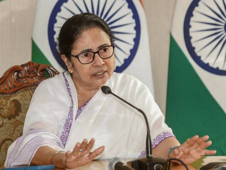 West Bengal: सीएम ममता बनर्जी ने मानस रंजन भुनिया से लिया विभाग, खुद संभालेंगी जिम्मेदारी