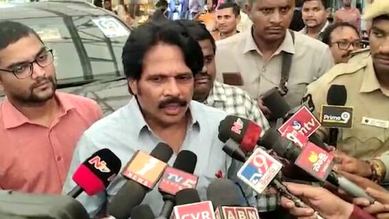 Visakhapatnam MP MVV Satyanarayana : విశాఖ ఎయిర్ పోర్ట్ కు చేరుకున్న ఎంపీ ఎంవివి | ABP Desam