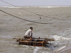 Cyclone Biparjoy: కచ్‌వైపు ముంచుకొస్తున్న తుపాను, షెల్టర్‌ హోమ్‌లు రెడీ చేసిన ప్రభుత్వం