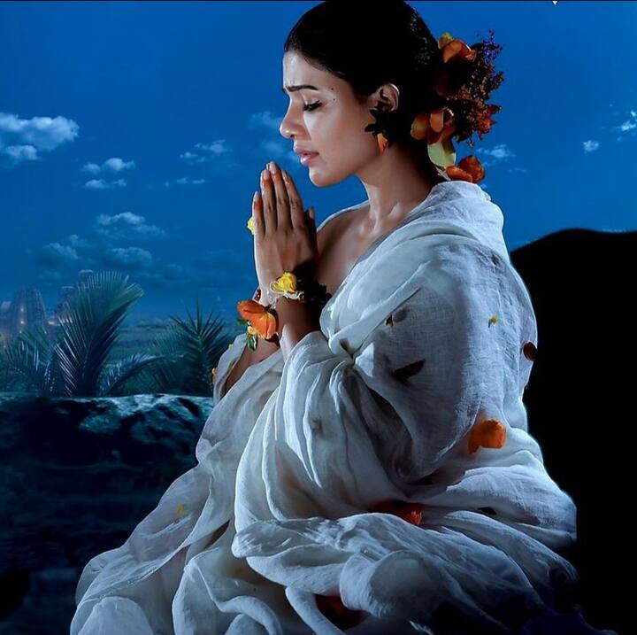 கொடி கட்டி பறந்து கொண்டிருந்த சமந்தாவின் வாழ்க்கையில் திருமண வாழ்க்கை முறிவு, மயோசிடிஸ்,  சாகுந்தலம் பட தோல்வி என தொடர்ச்சியான தோல்விகளை சந்தித்து வருகிறார்.