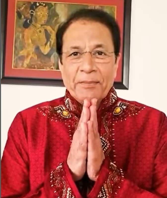 रामायण के भगवान राम के घर की दीवारों पर कईं पेंटिंग्स सजाई गई हैं जो उनके सपनों के आशियानें को खूबसूरत बनाती हैं.