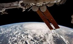 Cyclone Biparjoy: बिपरजॉय वादळ किती भयंकर? समोर आली सॅटेलाइट दृश्यं; पाहा...