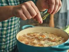 Chicken soup recipe: காரசாரமான சிக்கன் சூப் வீட்டிலேயே செய்யலாம்..இதோ ரெசிபி!