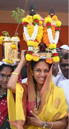 Ashadhi Wari 2023 : संत सोपानकाका पालखी प्रस्थानावेळी भर उन्हात सुप्रिया सुळेंनी घातली फुगडी, पाहा फोटो...