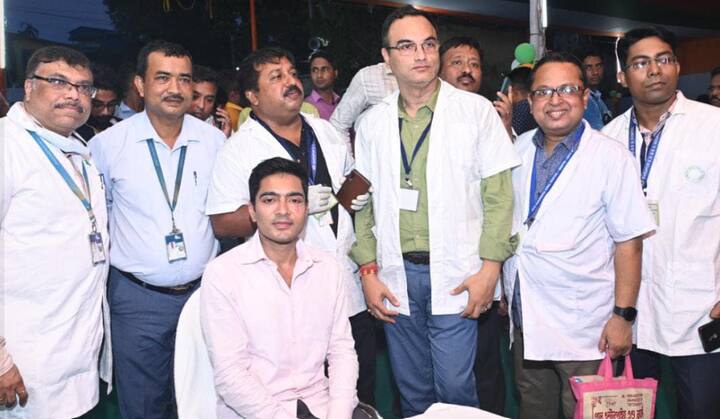 পরে সেই শিবির ও রক্তদানের মুহূর্তের বেশ কিছু ছবি পোস্ট করেন নিজের ফেসবুক পেজে।