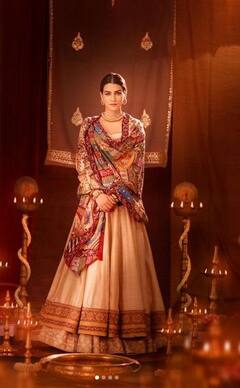 Kriti Sanon: ਕ੍ਰਿਤੀ ਸੈਨਨ ਨੇ ਅਨਾਰਕਲੀ ਸੂਟ 'ਚ ਵਧਾ ਦਿੱਤੀ ਦਿਲਾਂ ਦੀ ਧੜਕਣ, ਤਸਵੀਰਾਂ ਦੇਖ ਕੇ ਫੈਨਜ਼ ਹੋਏ ਦੀਵਾਨੇ