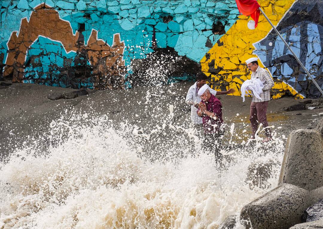 બિપરજોય વાવાઝોડા પહેલા જ આર્મી, નેવી, એરફોર્સ એક્શનમાં, સંરક્ષણ પ્રધાન રાજનાથ સિંહે સમીક્ષા કરી Cyclone Biparjoy: All three forces are fully prepared for Cyclone Biparjoy, Defense Minister Rajnath Singh reviewed બિપરજોય વાવાઝોડા પહેલા જ આર્મી, નેવી, એરફોર્સ એક્શનમાં, સંરક્ષણ પ્રધાન રાજનાથ સિંહે સમીક્ષા કરી