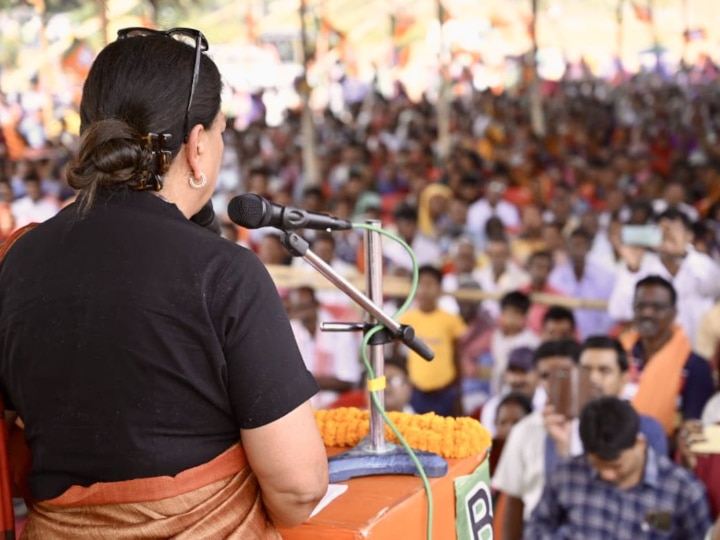 Vasundhra Raje in Jharkhand: वसुंधरा राजे ने कांग्रेस को दिखाया आईना, दुमका में बोलीं- 'युवा बेरोजगार, लेकिन CM को मिला रोजगार