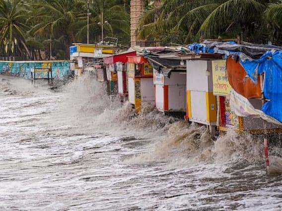 Cyclone Biparjoy: Cyclone Biparjoy will hit the coast of Gujarat today, more than 74 thousand people shifted, 33 NDRF teams deployed આજે ગુજરાતને ઘમરોળશે વાવાઝોડું, 125-135 કિમી પ્રતિ કલાકની ઝડપે ફુંકાશે પવન, જાણો 10 મોટી વાતો