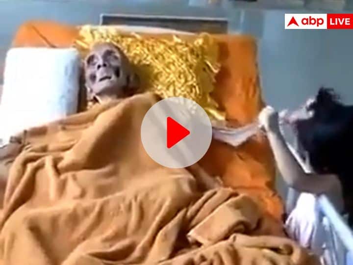109 years old buddhist monk Luang Pho Yai viral video in thailand Viral Video: 109 साल के इस बौद्ध संत का वीडियो देख हो जाएंगे हैरान, लोग बता रहे चमत्कार